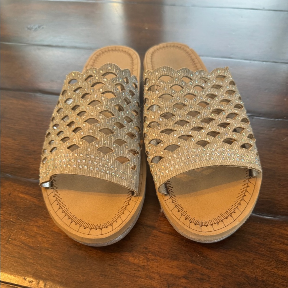Silver Rouge Slides- Size 9 - Picture 5 of 7